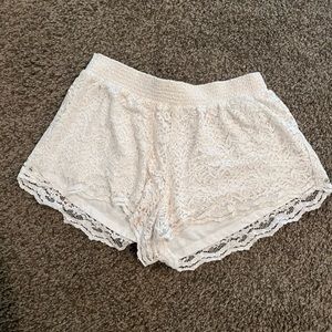 Low rise lace white shorts